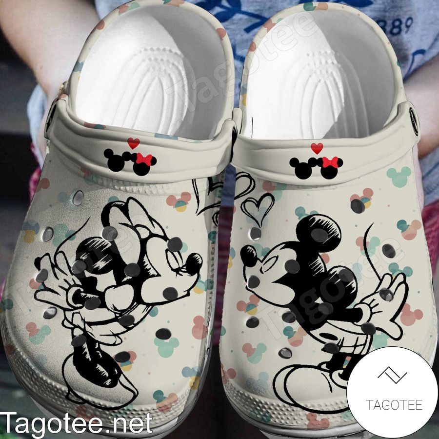 old mickey and minnie kissing