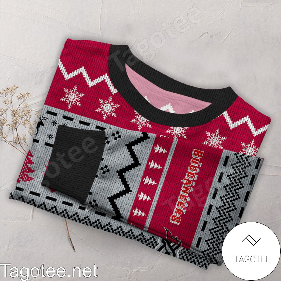 Christmas Gift Tampa Bay Buccaneers Christmas Pattern All Over Printed 3D  Sweater