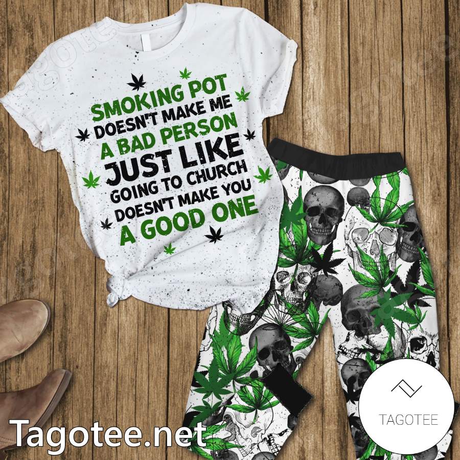 Smoking Doesn't Make Me A Bad Person Pajamas Set